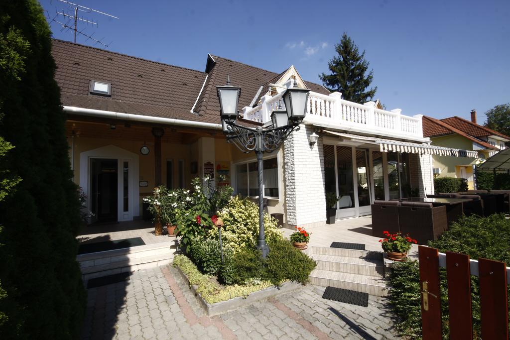 Hotel Parti Panzio Tata Exterior foto