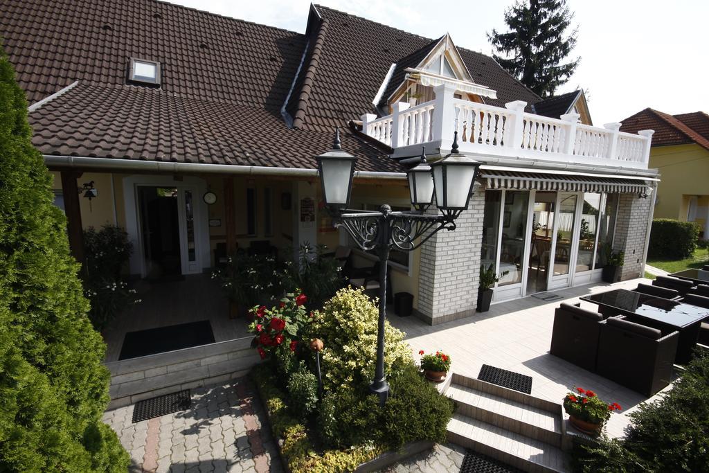 Hotel Parti Panzio Tata Exterior foto