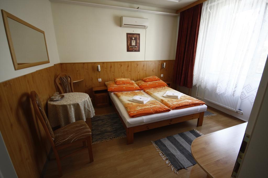 Hotel Parti Panzio Tata Zimmer foto